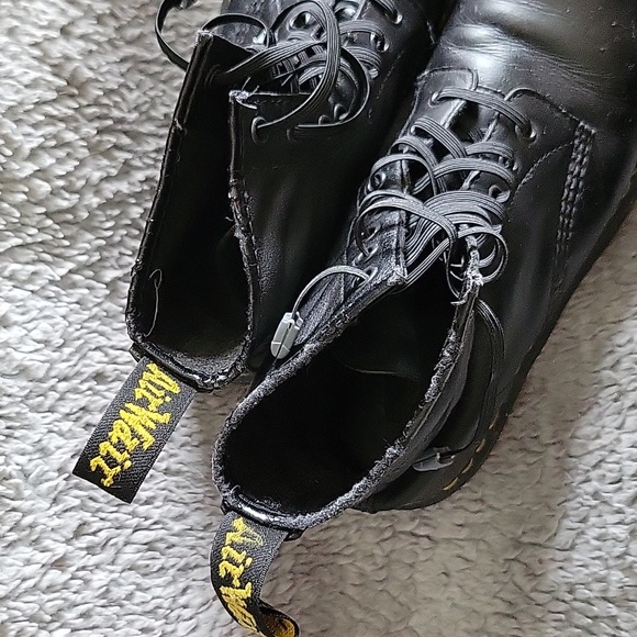 Dr Martens Boots - black leather with elastic laces - Picture 2 of 9